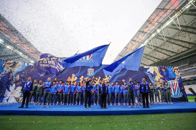 爱游戏体育-负重前行 绽放申城，上海申花足球俱乐部出征新赛季